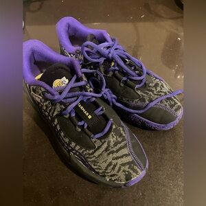 Tarmak Kids Basketball Shoes Low NBA Lakers - Fast 900 Low-1 black youth size 5